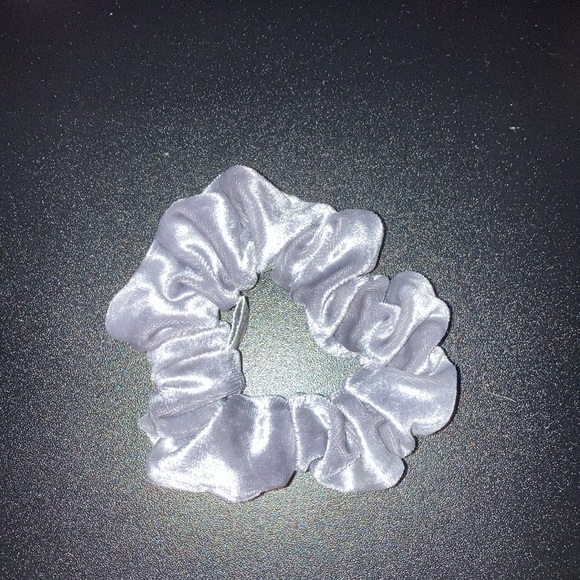 Dew Edit scrunchies - Picture 3 of 4